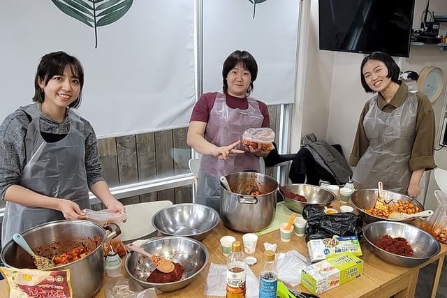 kkakdugi-korean-radish-kimchi-cooking-class-at-busan_1